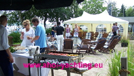 Mit der Yacht zum Barbeque